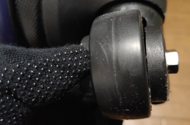 キャリーケース壊れたゴム車輪交換は自分で安く！_車輪のボス幅はどれくらいまで調整・許容できるか？